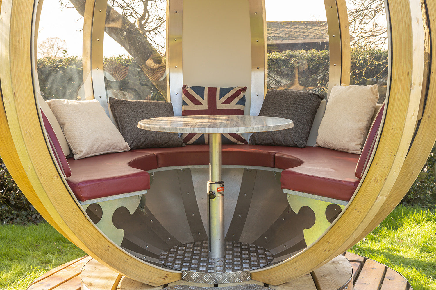 The Rotating Lounger Garden Pod - Vookoo Lifestyle