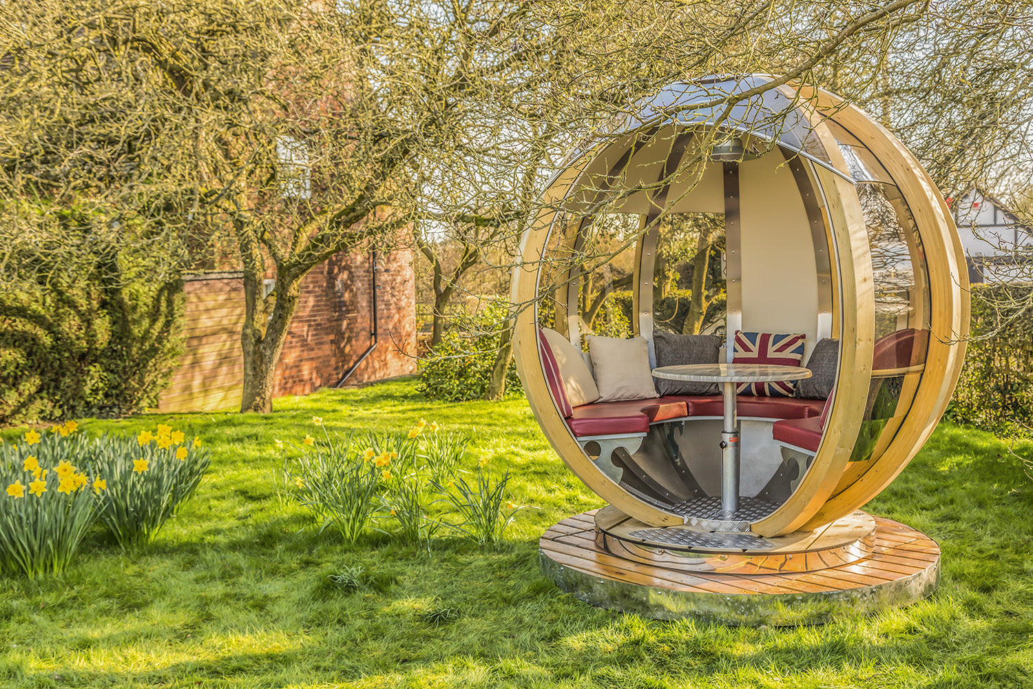 The Rotating Lounger Garden Pod - Vookoo Lifestyle